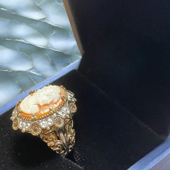 Authentic Carved Shell Cameo Ring Set in Sterling & 18kt Vermeil  NWB   size 5 - Picture 3 of 13